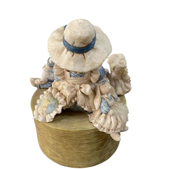 San Francisco Music Box Company - Tune: That's What Friends Are For - 1997 - Picture 6 of 9